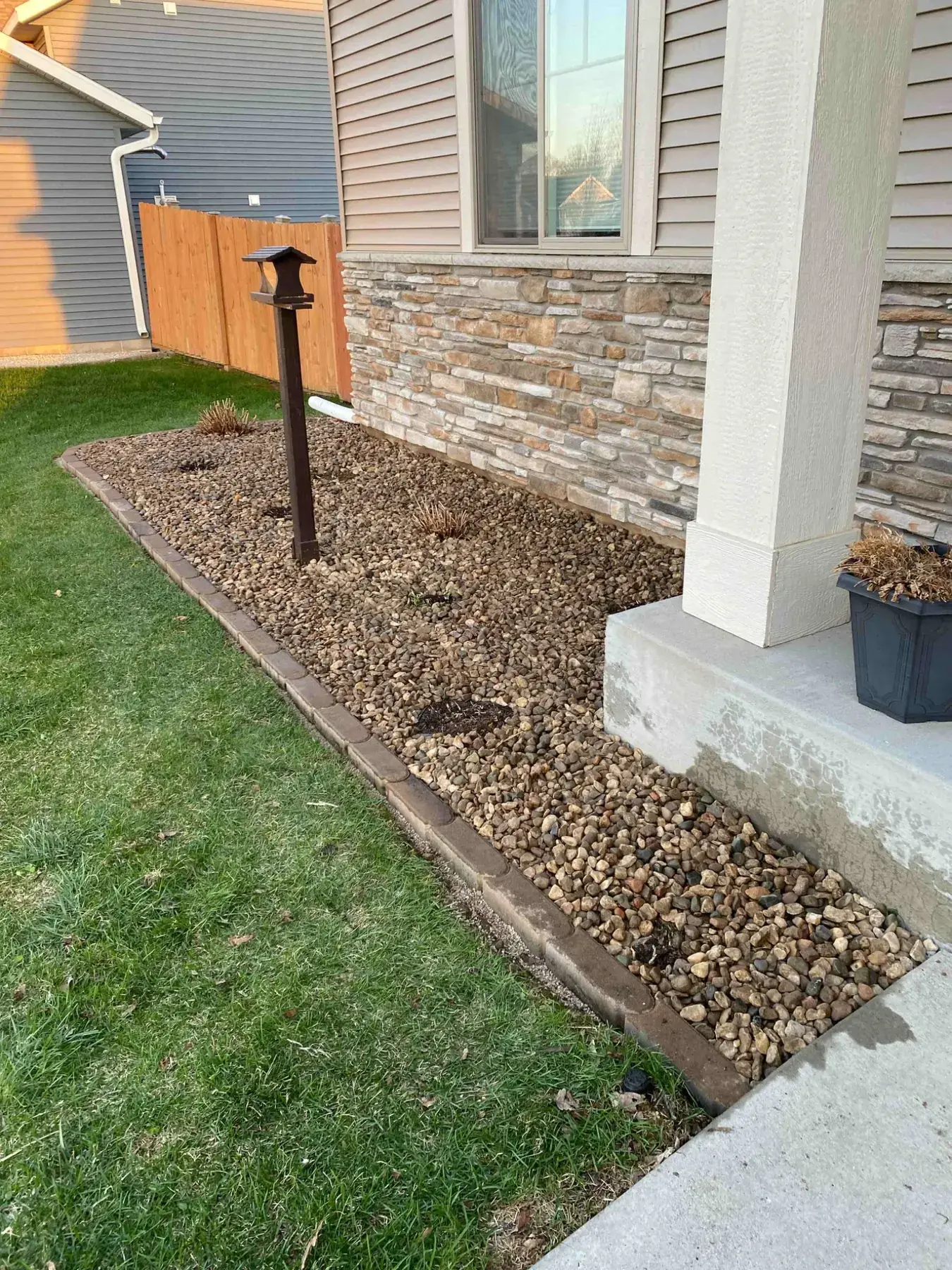 Front foundation rock bed completed by Minnlawn