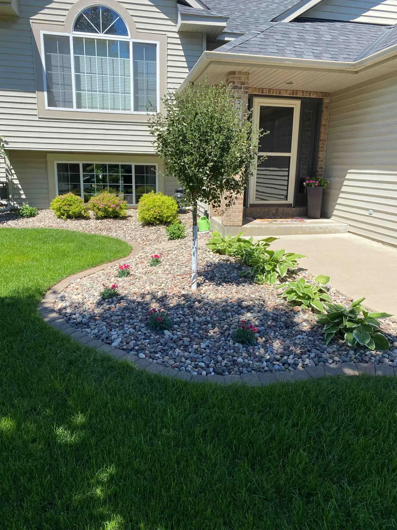 Finished front yard rock landscaping project by Minnlawn