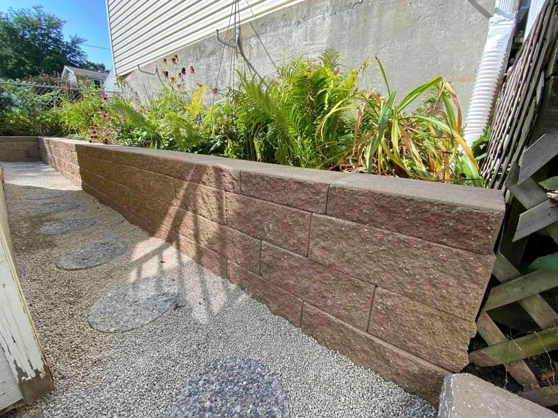 Retaining wall and garden landscaping project by Minnlawn
