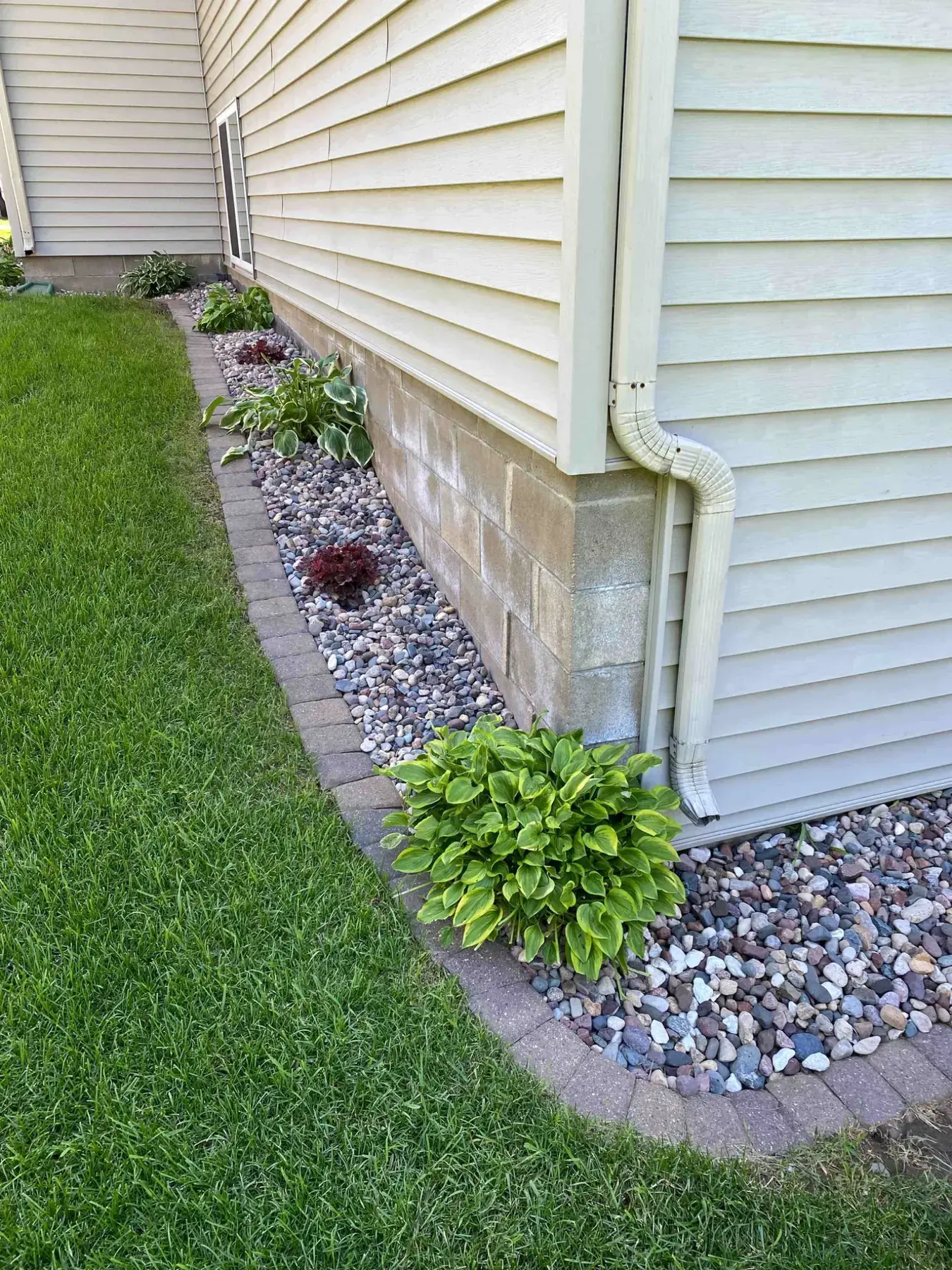 Side yard rock bed completed by Minnlawn